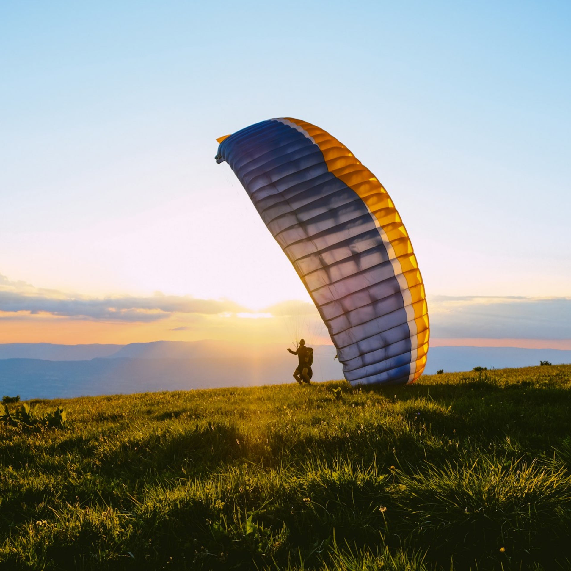 Paragliding - Photo_By_JulietteG_On_Unsplash Paragliding-Photo_By_JulietteG_On_Unsplash