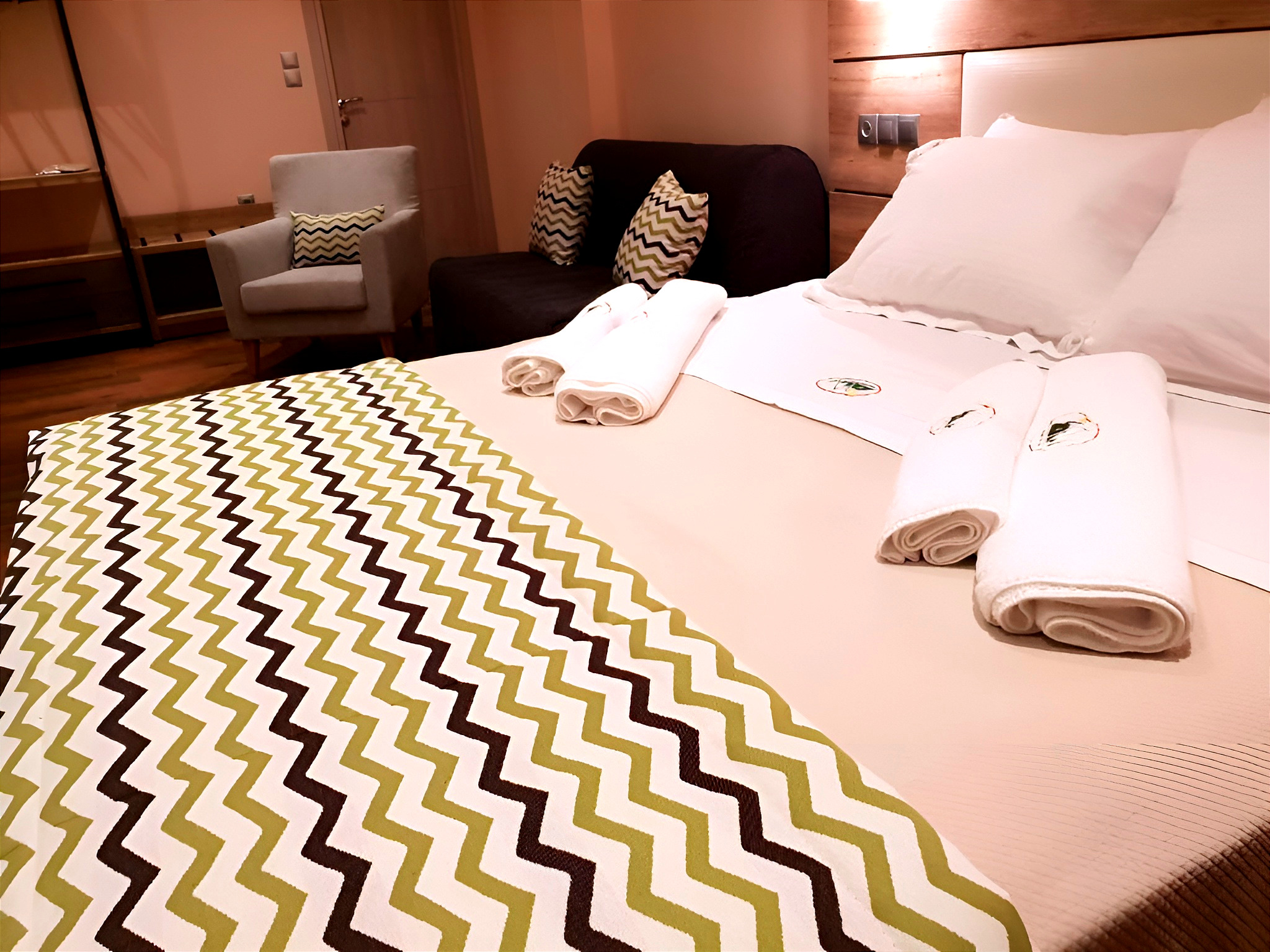 Room-Luxury04-Img01