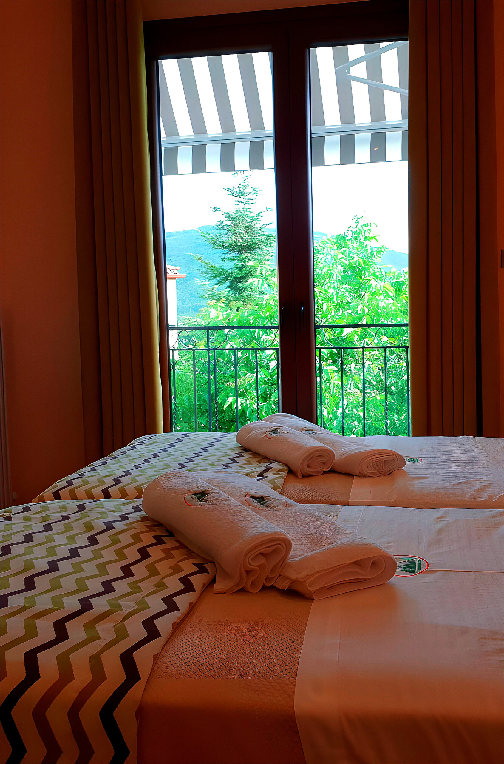 The GuestHouse Page - Escape Relax Enjoy - 01
